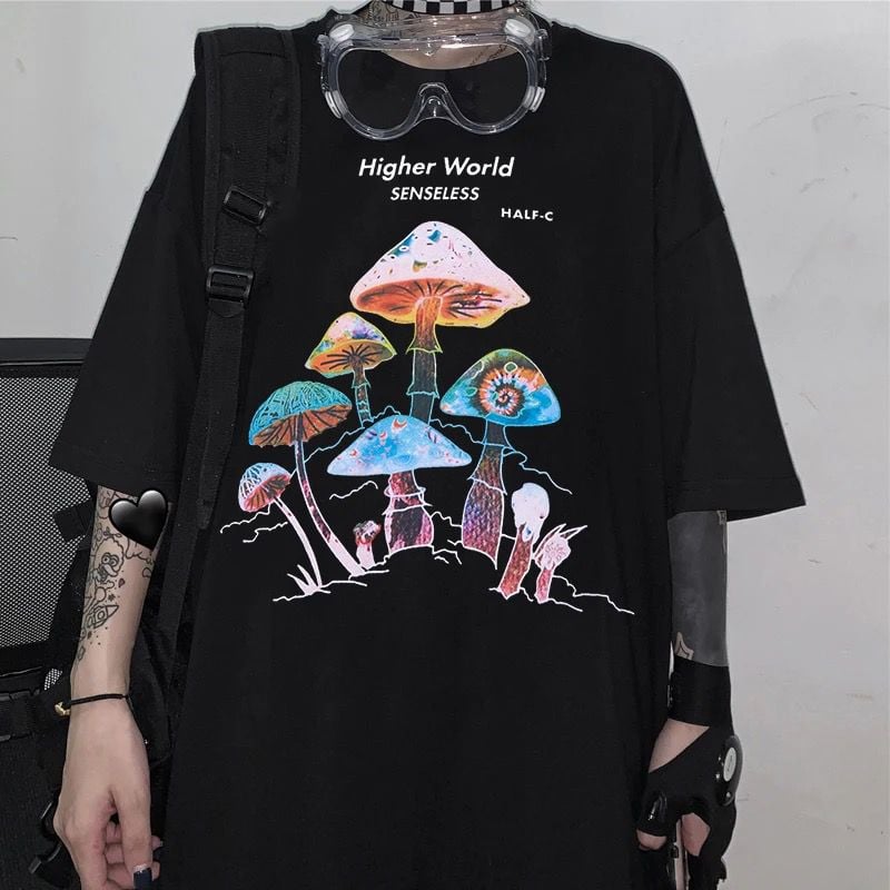 Higher World Mushrooms Siyah (unisex) T-Shirt