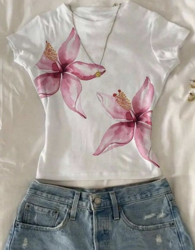Beyaz Lily Flowers Y2K Kısa Kollu Crop
