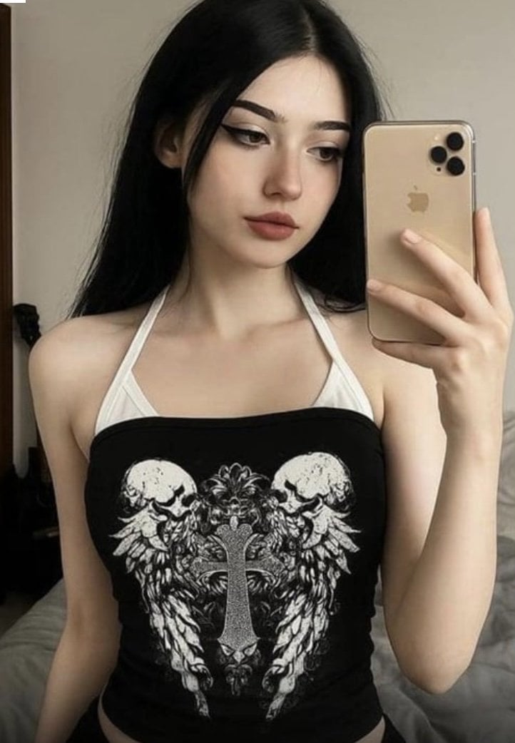 Siyah Gothic Haç Desenli Bağlamalı Crop
