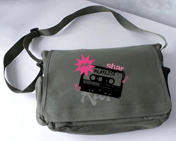 Haki Pink Star Playlist Baskılı Postacı Çantası