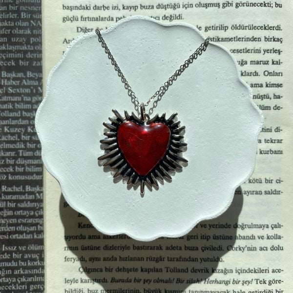 Gothic Red Heart Çelik Kolye