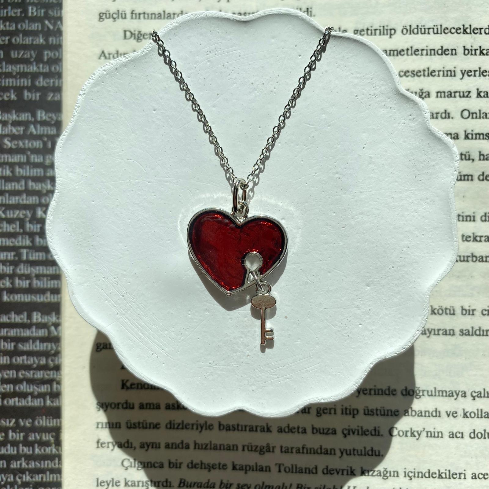 Red Heart Key Çelik Kolye