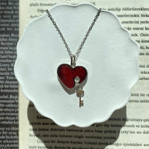 Red Heart Key Çelik Kolye