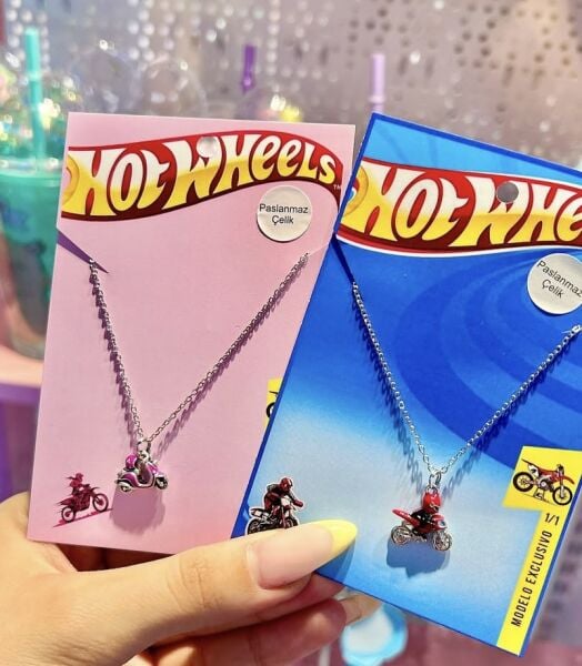Pembe Hotweels Kartlıklı Motor Çelik Kolye
