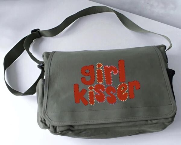 Haki Girl Kisser Baskılı Postacı Çanta