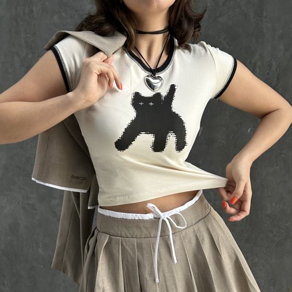 Ekru Black Cat Kısa Kollu Crop