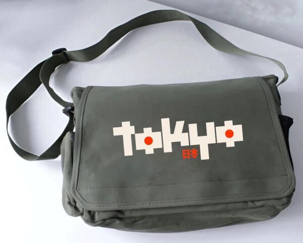 Haki Tokyo Baskılı Postacı Çanta