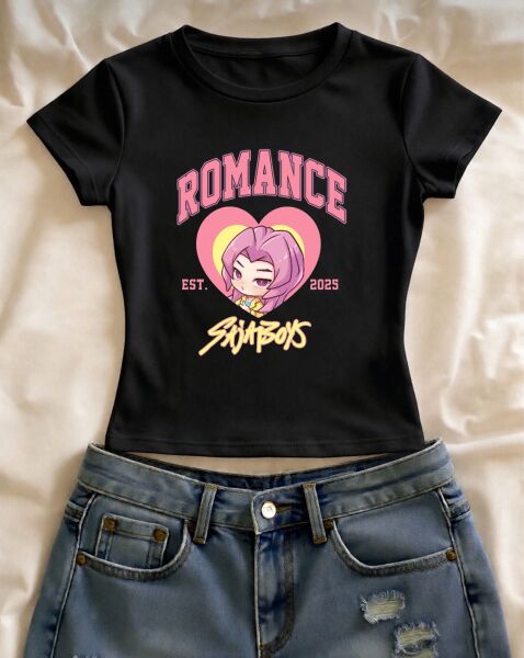 Romance Saja Boys Baskılı Siyah Kemer Boy Y2K Kısa Kollu Crop