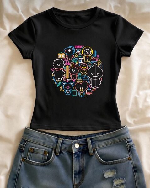 Renkli Dairesel Bt21 Baskılı Siyah Kemer Boy Y2K Kısa Kollu Crop