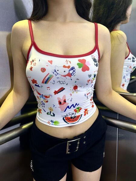 Hello Kitty ve Grafik Desenli Kırmızı Askılı Beyaz Crop