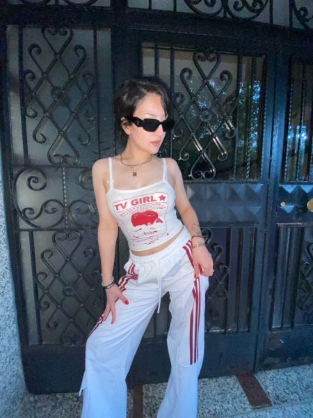 Beyaz Tv Girl Lovers Rock Askılı Crop