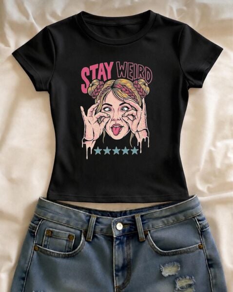 Stay Weırd Baskılı Siyah Kemer Boy Y2K Kısa Kollu Crop