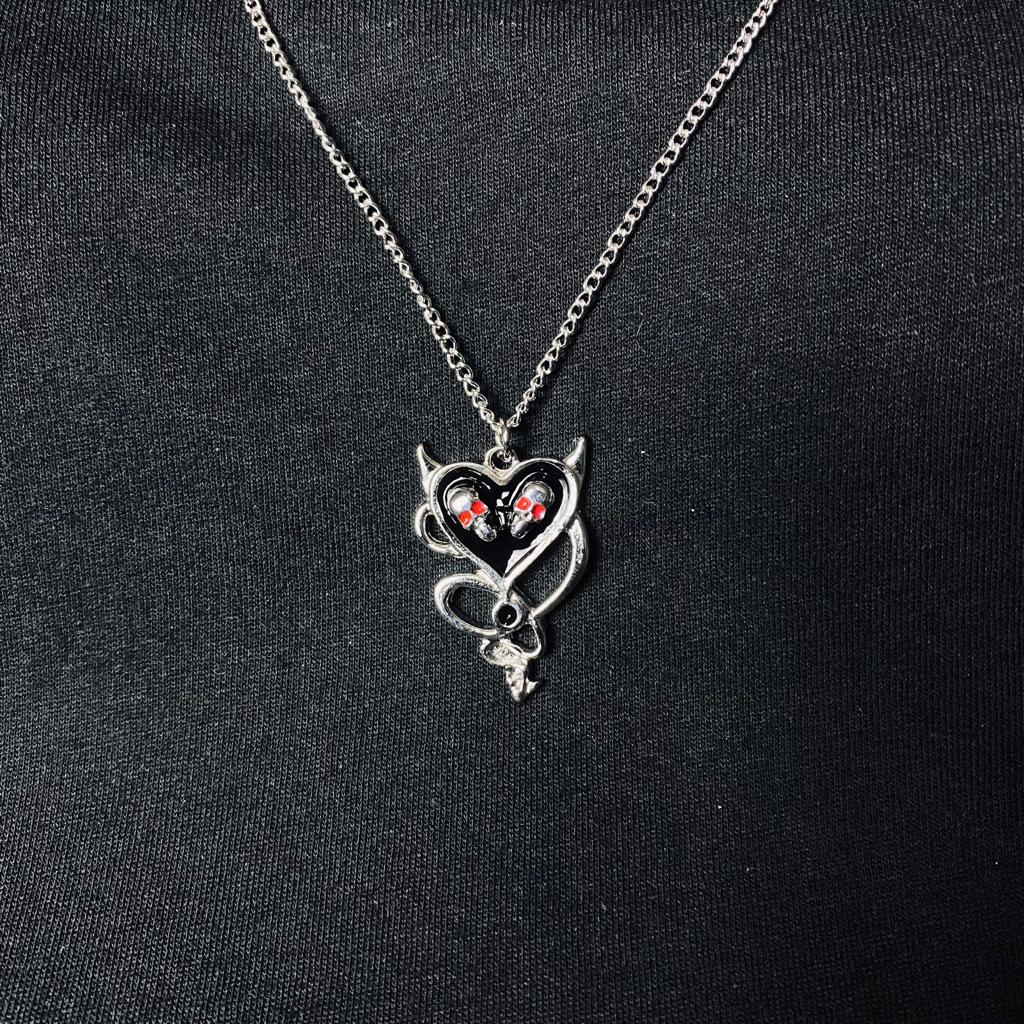 Devil Black Skull Heart Kolye