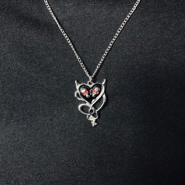Devil Black Skull Heart Kolye