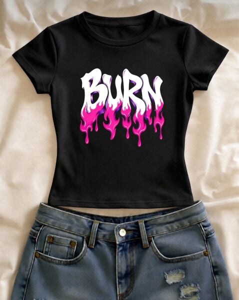 Burn Baskılı Siyah Kemer Boy Y2K Kısa Kollu Crop