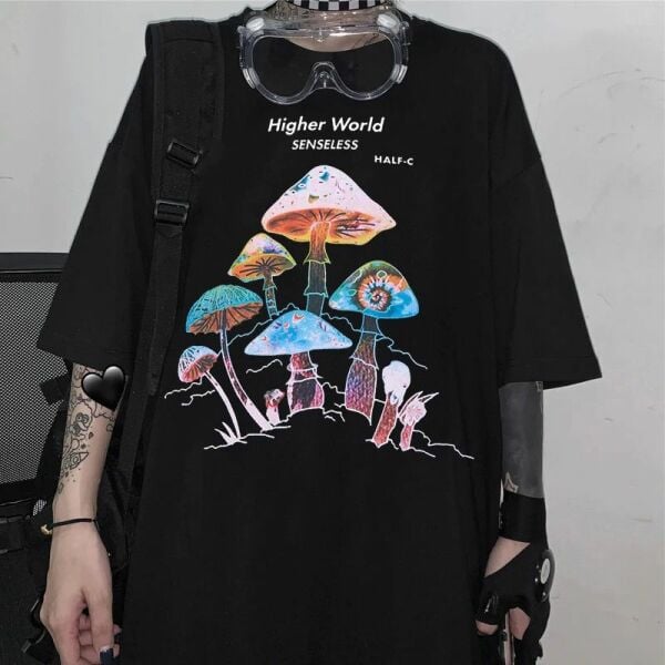 Higher World Mushrooms Siyah (unisex) T-Shirt