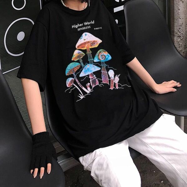 Higher World Mushrooms Siyah (unisex) T-Shirt