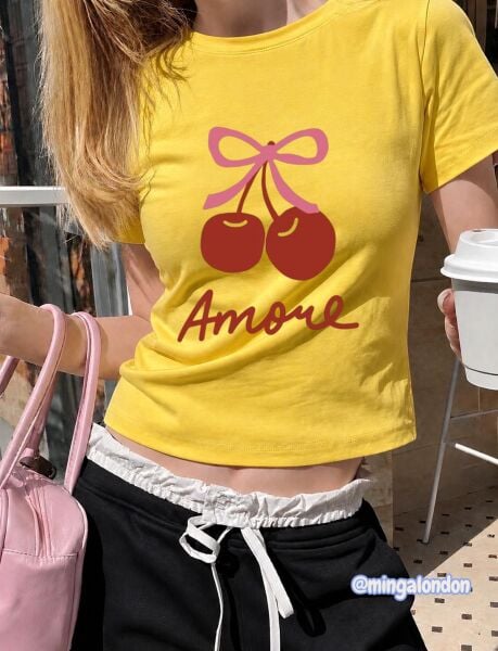 Amore Kiraz Baskılı Sarı Kemer Boy Y2K Kısa Kollu Crop