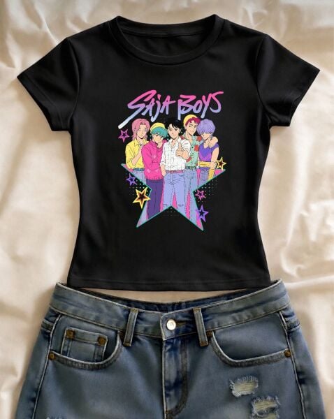 Saja Boys Baskılı Siyah Kemer Boy Y2K Kısa Kollu Crop