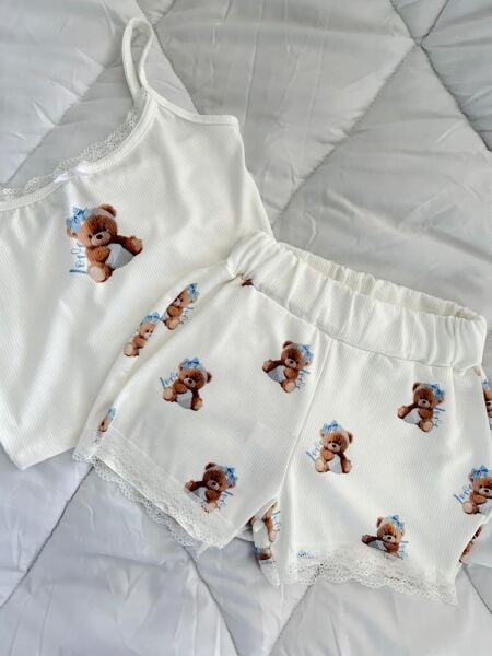 Beyaz Kurdeleli Ayıcık Desenli Dantelli Askılı Pijama Takımı