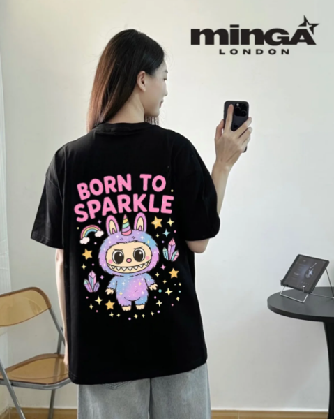 Unisex Labubu Born To Sparkle Baskılı Bisiklet Yaka T-Shirt