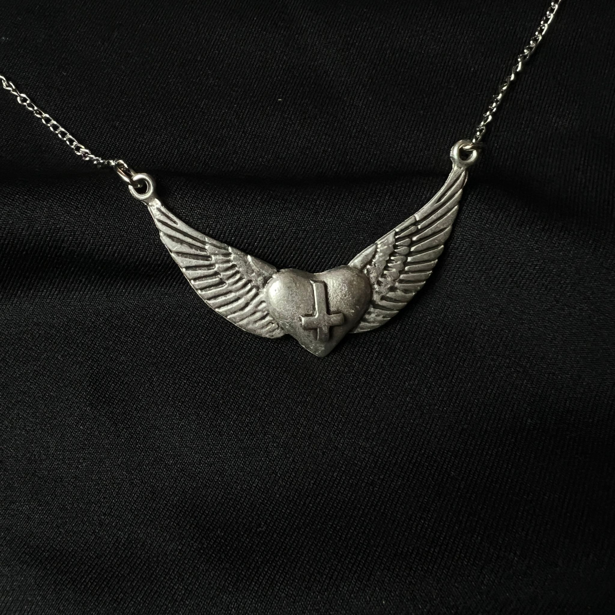 Cross Heart Wing Kolye