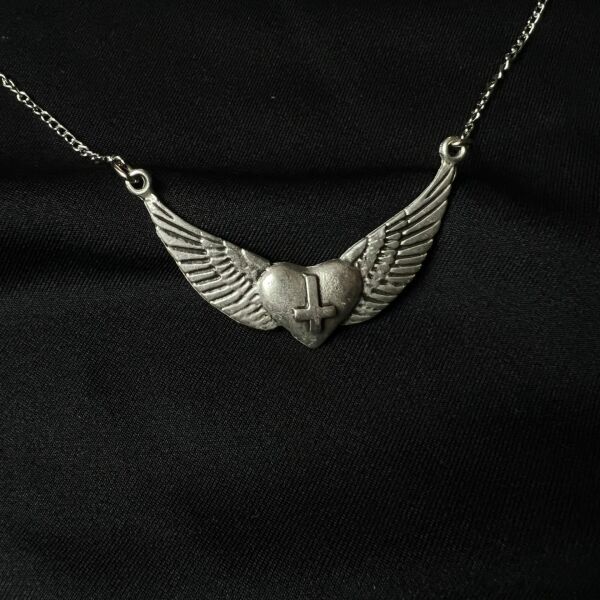 Cross Heart Wing Kolye