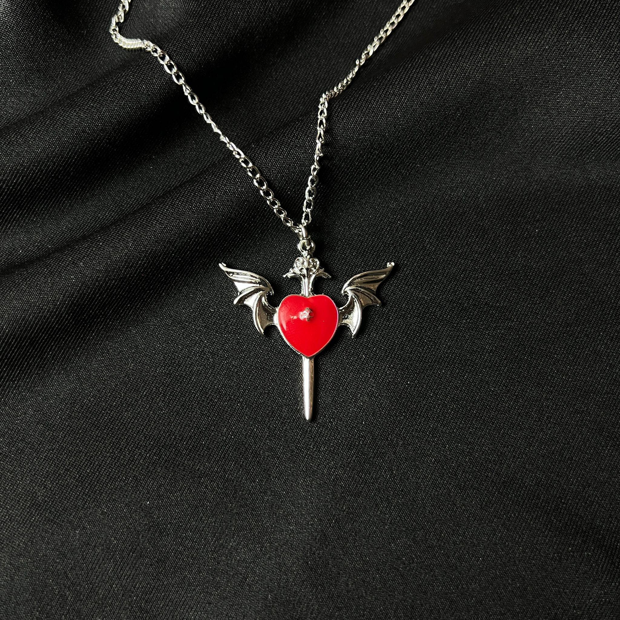 Gothic Devil Red Heart Kolye