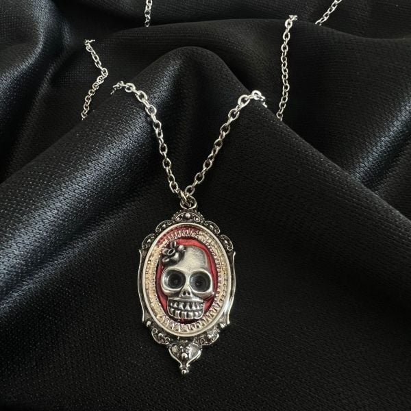 Embroidered Skull Kolye