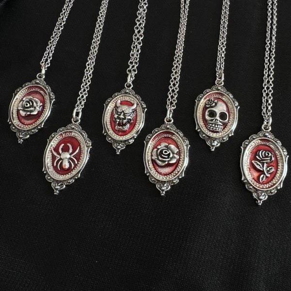 Embroidered Skull Kolye