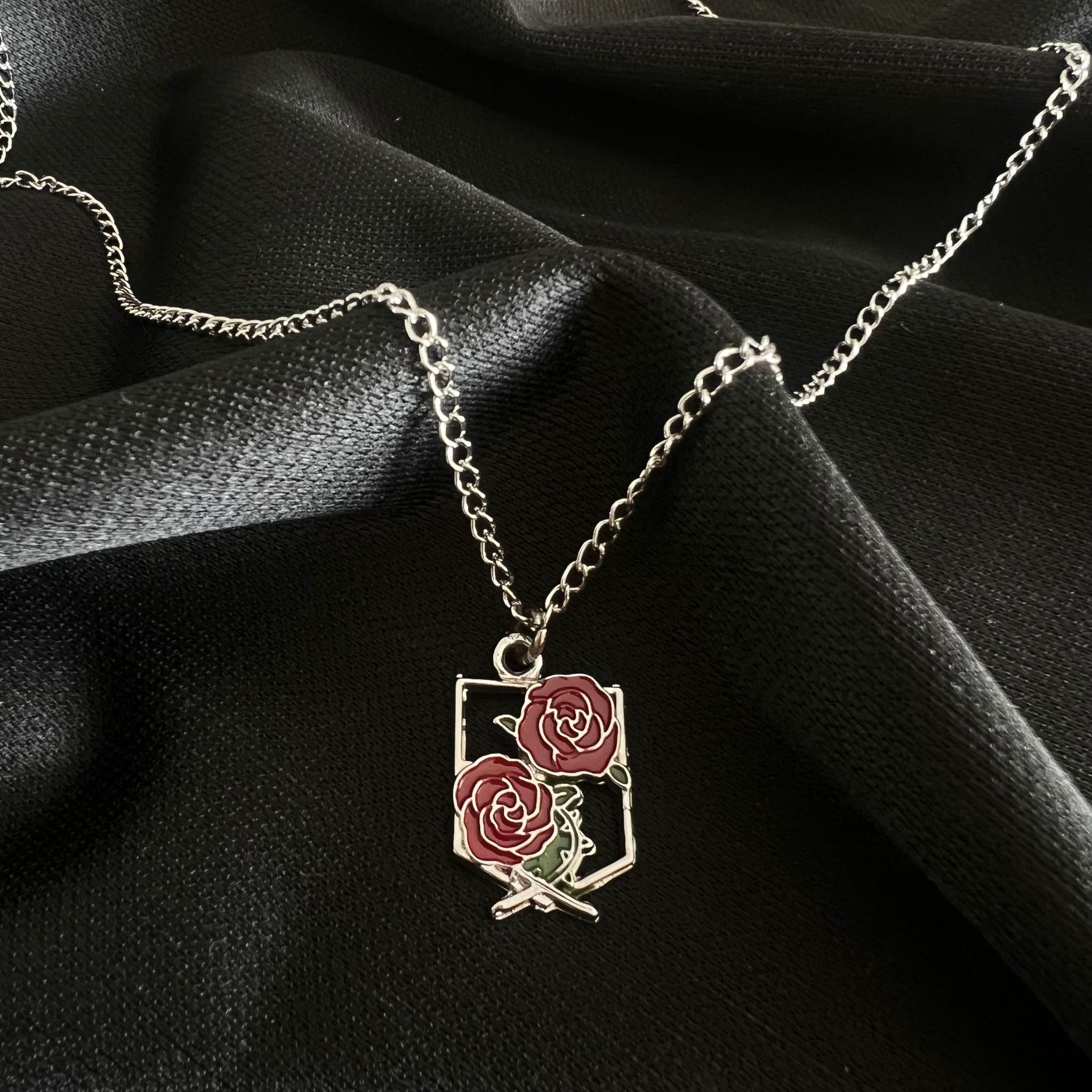 Bloody Rose Kolye