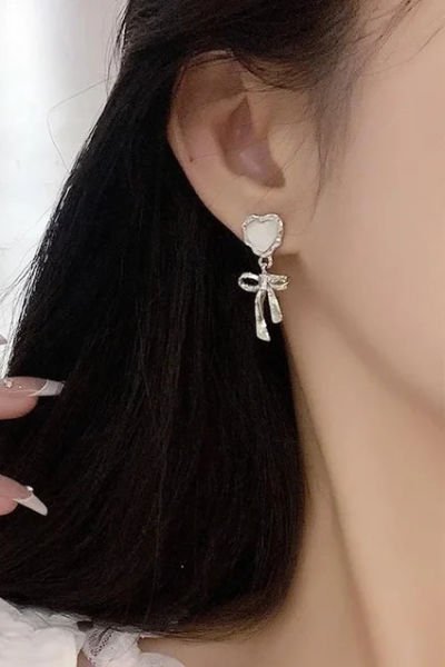 White Heart Bow Küpe