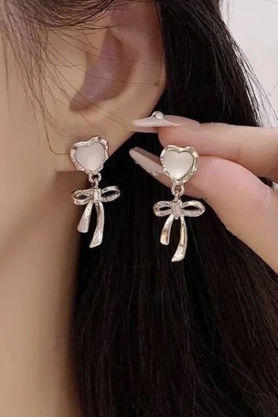 White Heart Bow Küpe