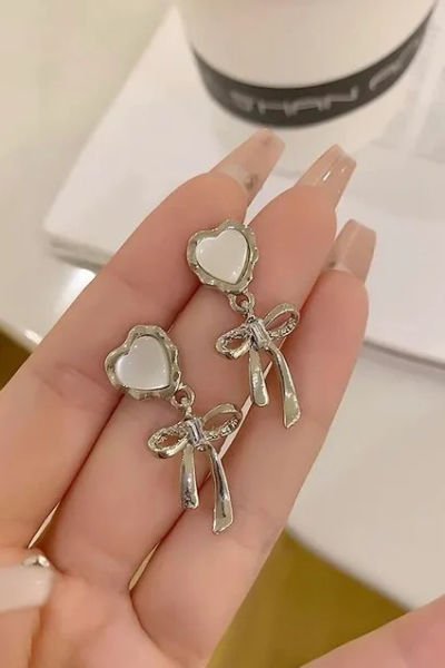 White Heart Bow Küpe