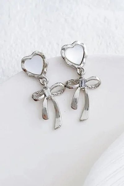 White Heart Bow Küpe