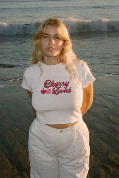 Cherry Bomb Baskılı Beyaz Crop
