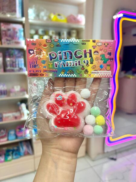 Orta Boy Beyaz Kırmızı Pati Squishy
