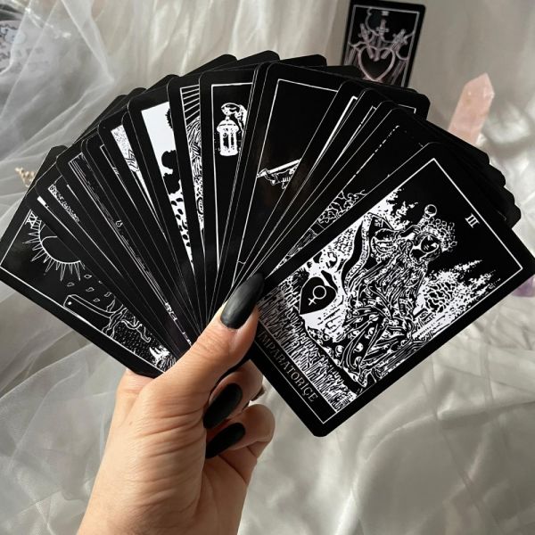 Black & White Tarot Destesi