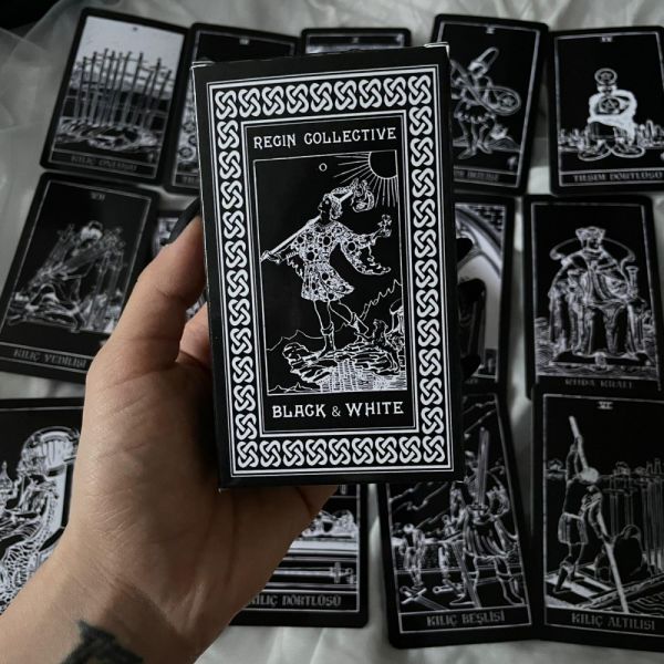 Black & White Tarot Destesi