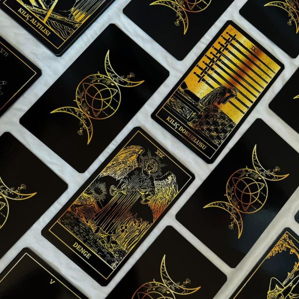 Black & Gold Tarot Destesi