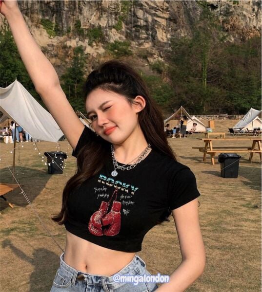 Rocky Baskılı Siyah Kemer Boy Y2K Kısa Kollu Crop