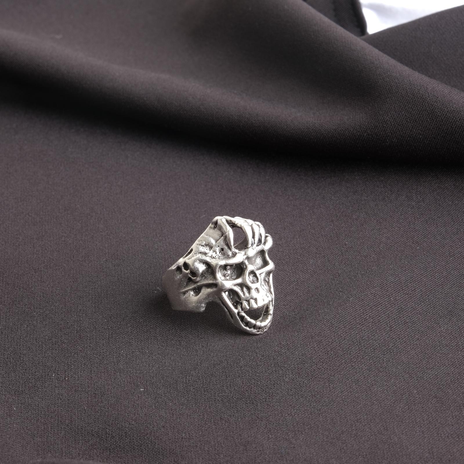 Gothic Screaming Skull Yüzük