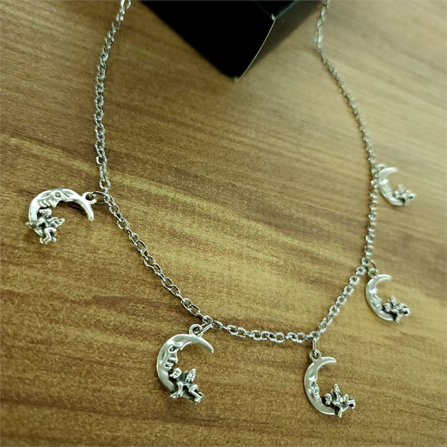 5'li Ayda Uyuyan Melek Motifli Kolye