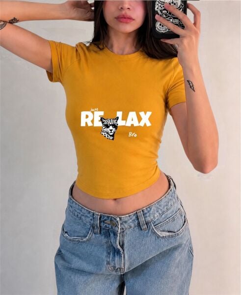 Just RELAX Bro Baskılı Kemer Boy Y2K Kısa Kollu Crop