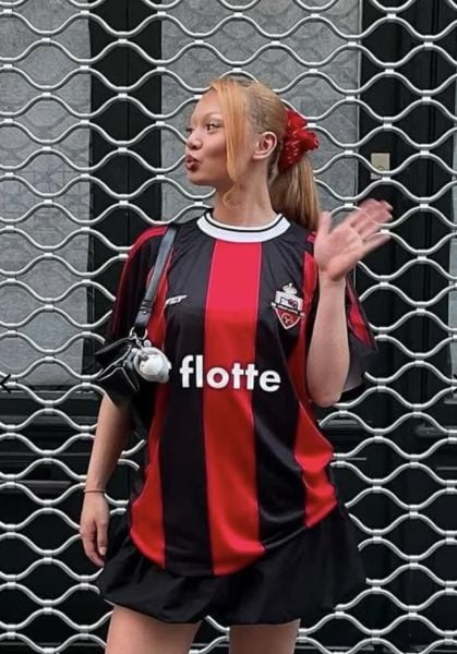 Kırmızı Siyah Jersey Hello Kitty&Flotte T-Shirt