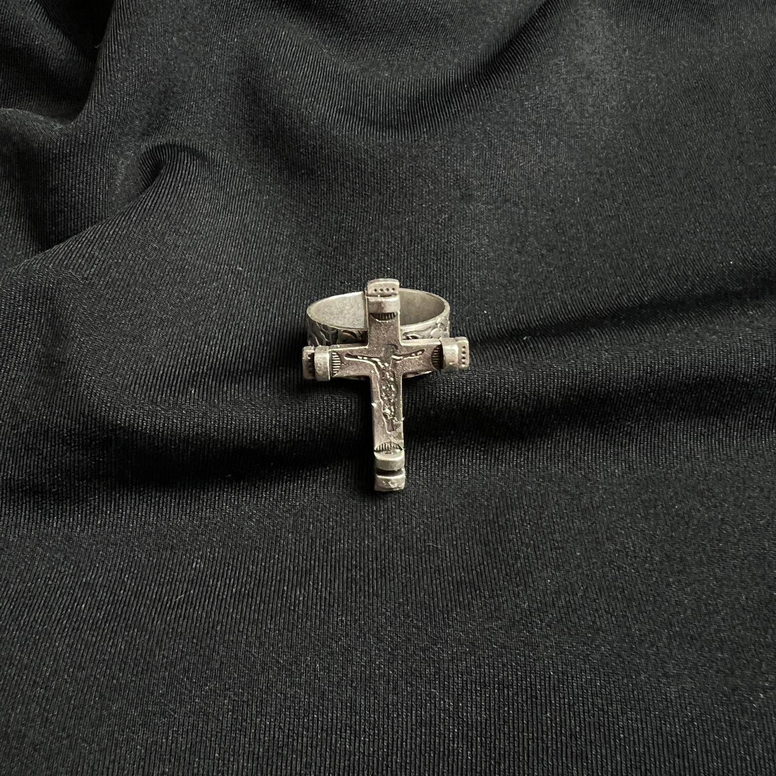 Locked Cross Ring