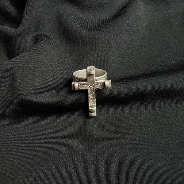 Locked Cross Ring