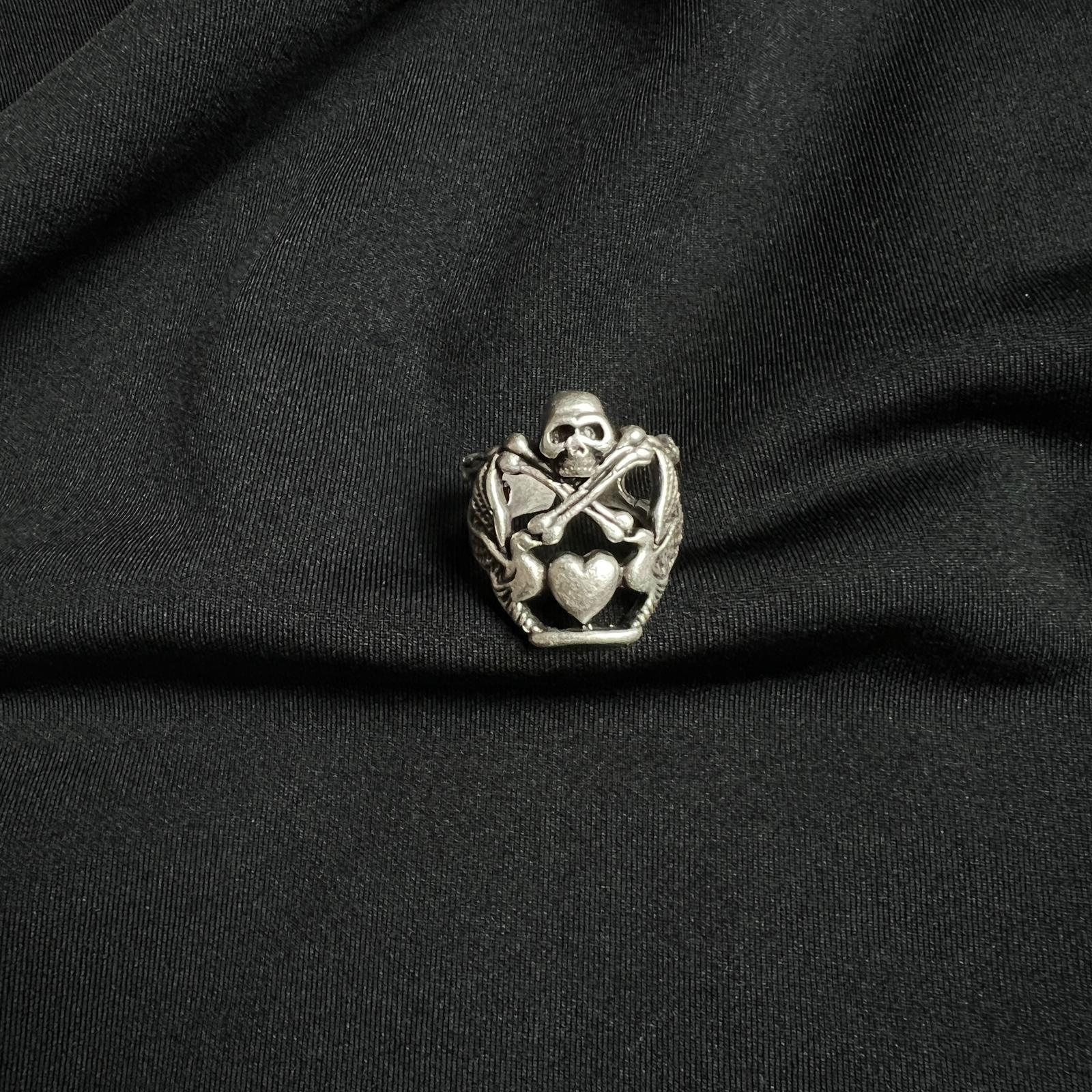 Gothic Skull and Heart Yüzük