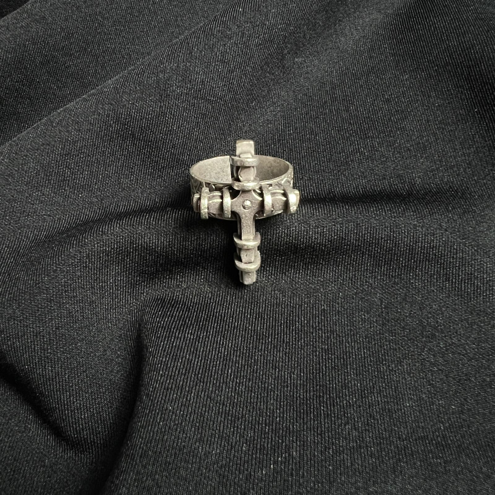 Gothic Locked Cross Yüzük