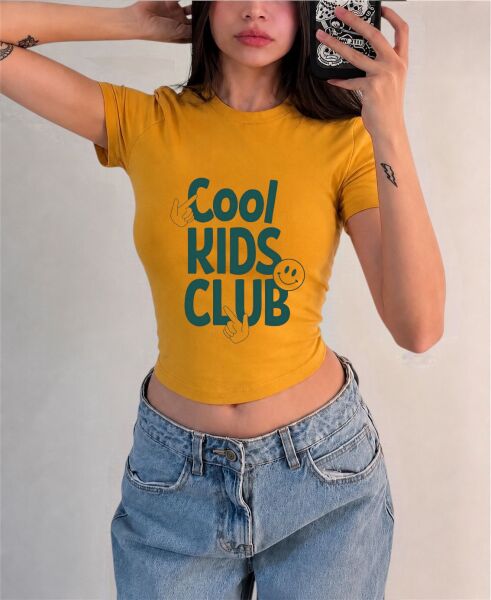 Cool Kids Club Baskılı Kemer Boy Y2K Kısa Kollu Crop